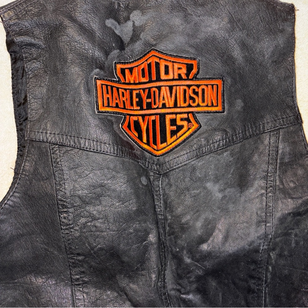 Vintage “Hot Leathers “Men's Black Leather Vest with tie up sides Harley Patch!